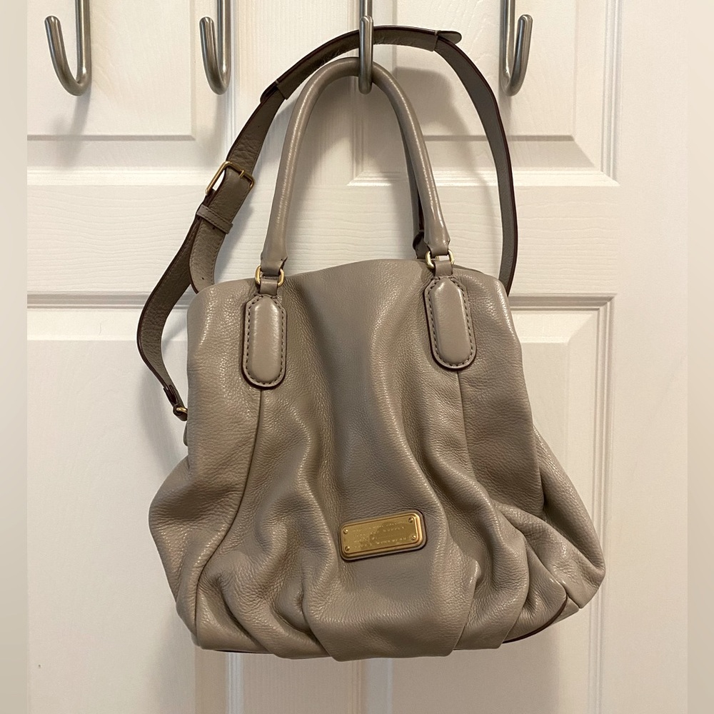 Excellent condition Marc Jacobs tote. Unique and roomy. Gorgeous color!